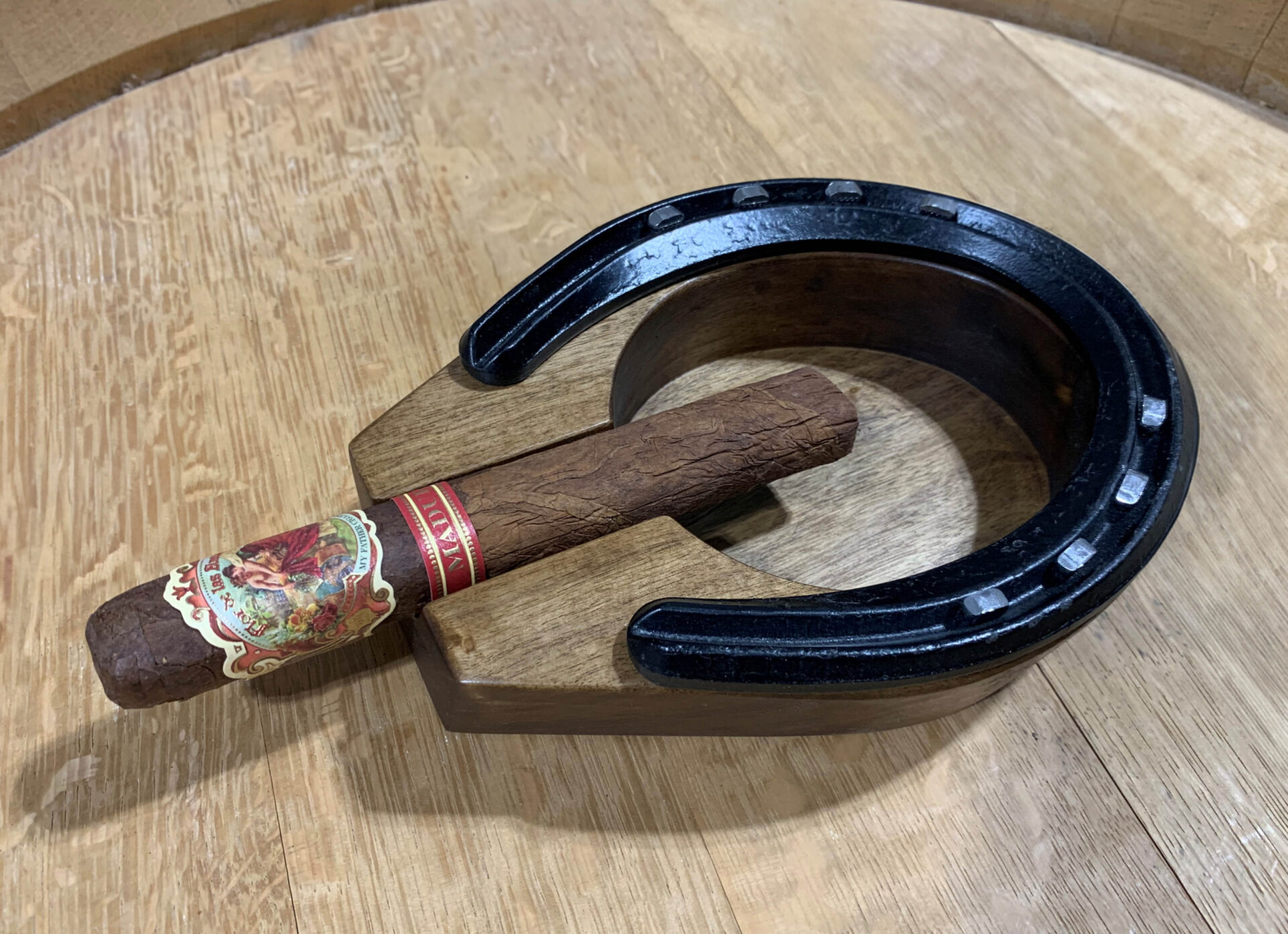 Horseshoe Cigar Holder